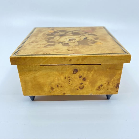 Beautiful Italian Burl Wood Floral Inlay House Of Goebel Strangers In The Night - Picture 4 of 16